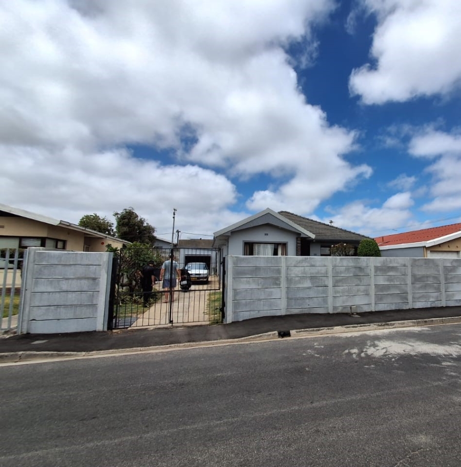 To Let 3 Bedroom Property for Rent in Churchill Estate Western Cape